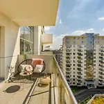 Eye Candy Romexpo 2-Bedroom With Free Parking